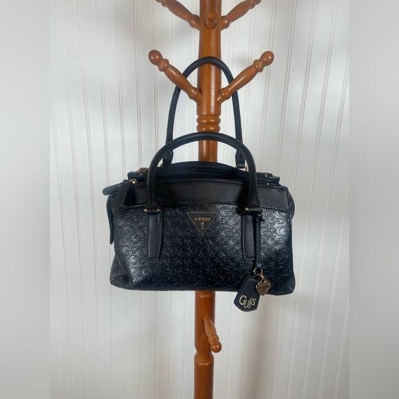 3 Guess Purse Bundle – Handbag, Quilted Crossbody & White Wristlet - Picture 9 of 13